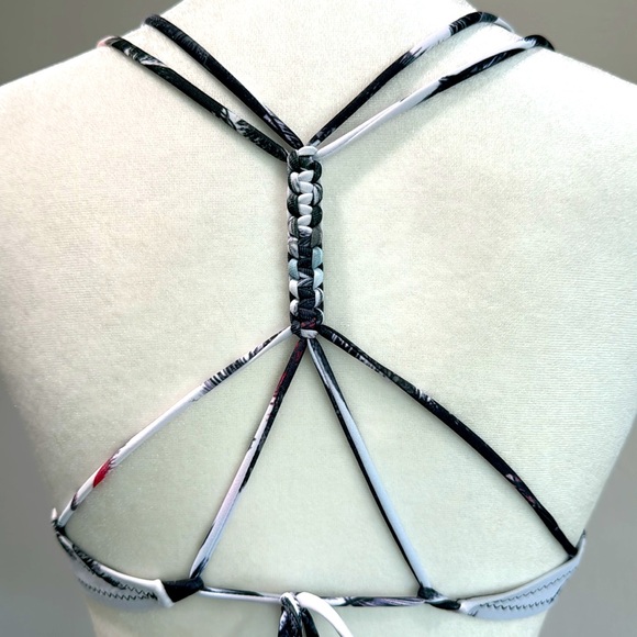 Bikini Top, Size Small. Excellent Condition! Gorgeous Back Details! - Picture 5 of 7